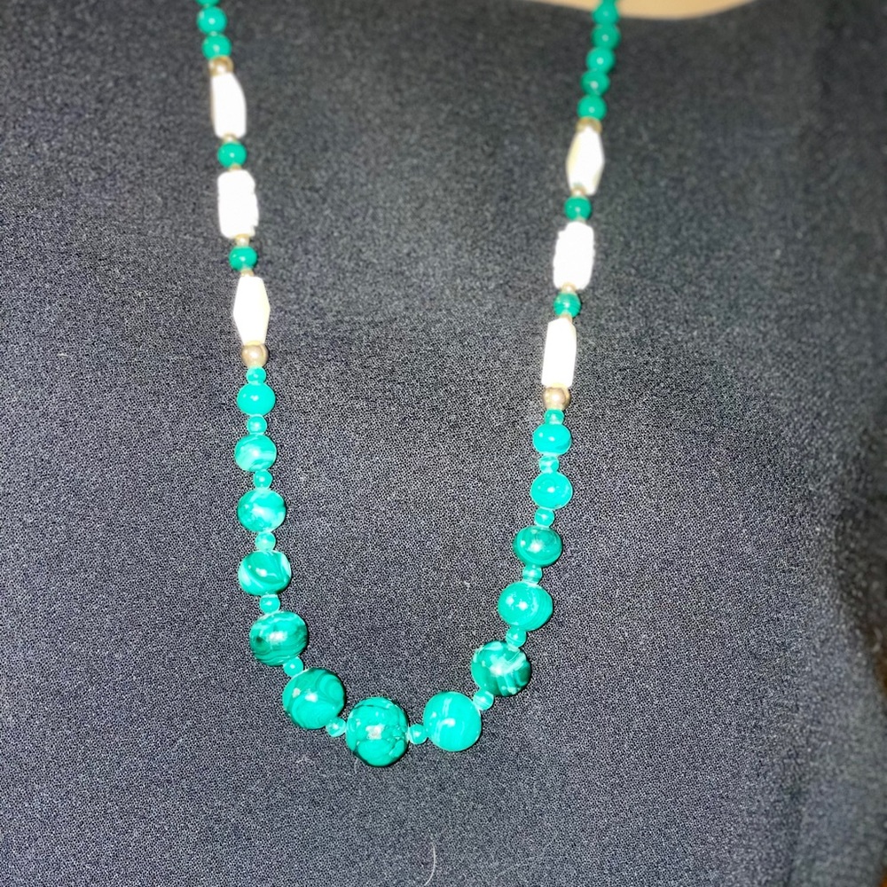 Vtg genuine malachite carved jade  gold necklace - Picture 4 of 12